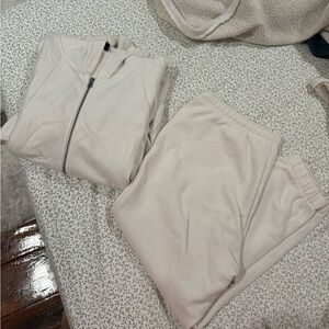 Universal Thread Cream Sweat Pants & Jacket Set